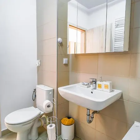 Contemporary Studio With Balcony - New Building 布加勒斯特 Exterior photo