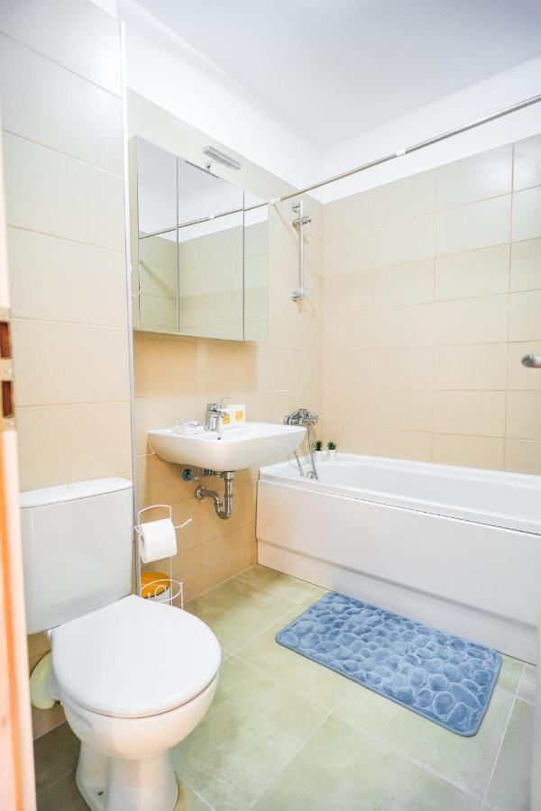 Contemporary With Balcony - New Building 公寓
